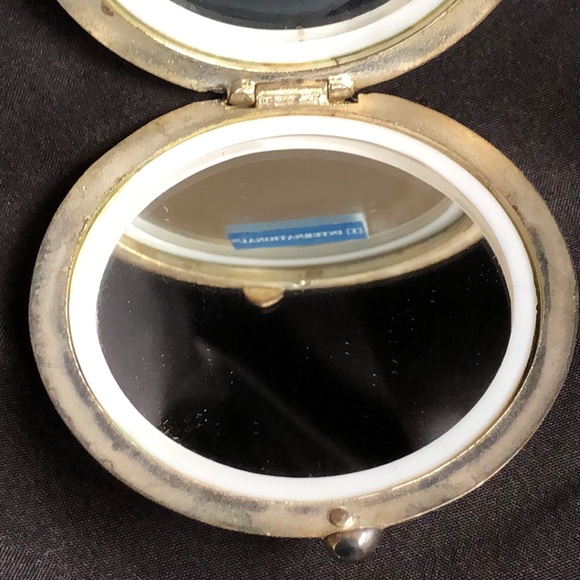 Silverplate Repousse Compact Mirror - Picture 8 of 12